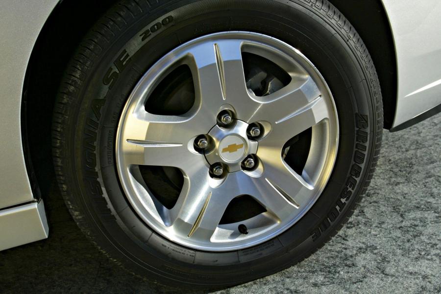  Chevrolet Malibu 2004 года  (фото 35 из 72)